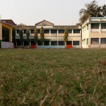 “No Teachers, No Classes! শিক্ষার্থীদের হাতে তালা ও প্ল্যাকার্ড” // “শিক্ষা ব্যবস্থার করুণ চিত্র পুরুলিয়াতে: তালা পড়েছে স্কুলে !” // “Teacher Crisis in Purulia” : প্রধান কারন “শিক্ষক সঙ্কট”
